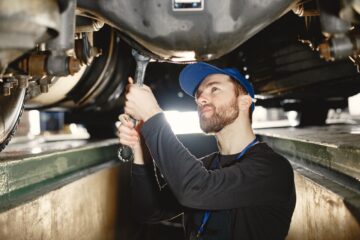 Jak rozpoznać uszkodzony wał napędowy